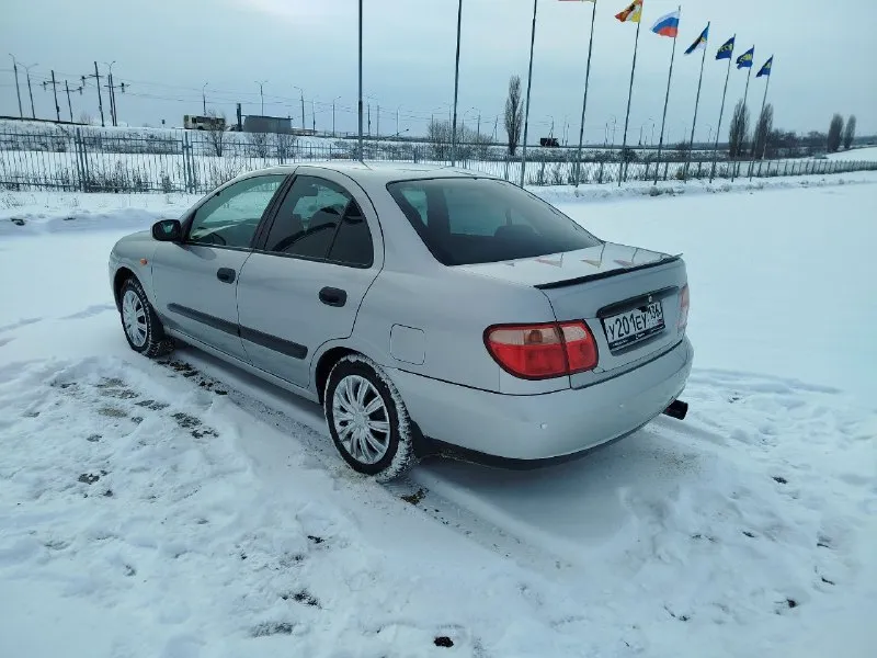Продам nissan almera, 2005 гв, двс -1,5л бензин, кпп-механика, пробег 225000км. авто в отличном техническом и внешнем состоянии. кузов ровный, крепкий, оцинкованный, без дтп, гнили, рыжиков, вздутий и т. д. нет не единого намека на ржавчину. салон нигде не затерт, не порван, чистый и опрятный. технически полностью все исправно и обслужено. мотор не дымит, не троит, работает ровно, тянет отлично. ошибок никаких нет. подвеска без посторонних звуков. в моторном отсеке все сухо, нигде ничего не течет и не капает. в комплектации есть все необходимое для комфортной эксплуатации: abs, airbag, птф, эсп, эл регулировка зеркал, подогрев зеркал/сидений, кондиционер (заправлен/обслужен), сигнализация с обратной связью, магнитола с usb, парктроник, омыватель фар, и т. д. все опции исправно работают. хорошая шипованная зимняя резина. юридически все чисто, без штрафов, ограничений и прочего. тех осмотр пройден, диагностическая карта в наличии. цена 450 тыс руб. донецк, +79493817489 - фотография - 4