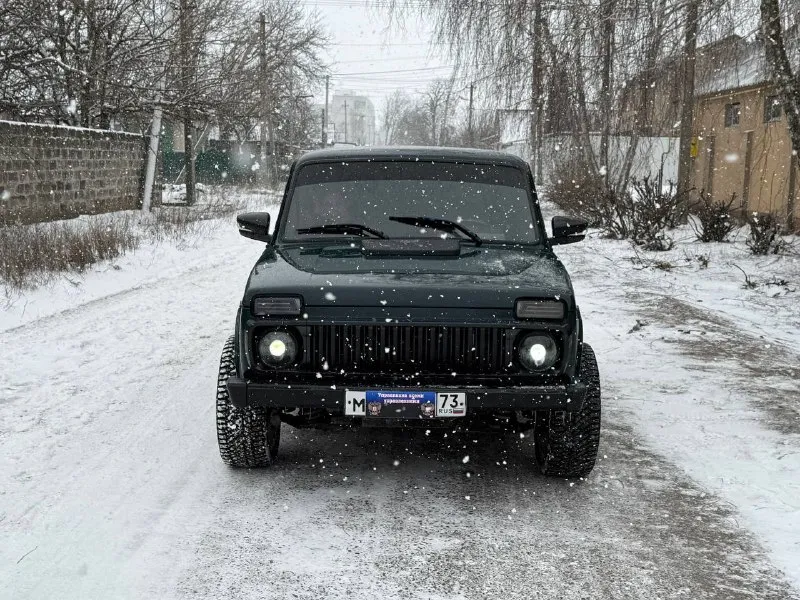 Продам ваз нива 2007 года выпуска автомобиль в очень хорошем состоянии. ходовая часть отрабатывает идеально. днище и пороги без дыр и корозии. двигатель, коробка, раздатка-работают без нареканий, не дымит не троит, все включается, не выбивает. пяти ступенчатая кпп. мосты не воют, без вибрации. документы в полном порядке место осмотра харцызск цена 435т. р номер для связи +79496994520 номер telegram, whatsapp - фотография - 6