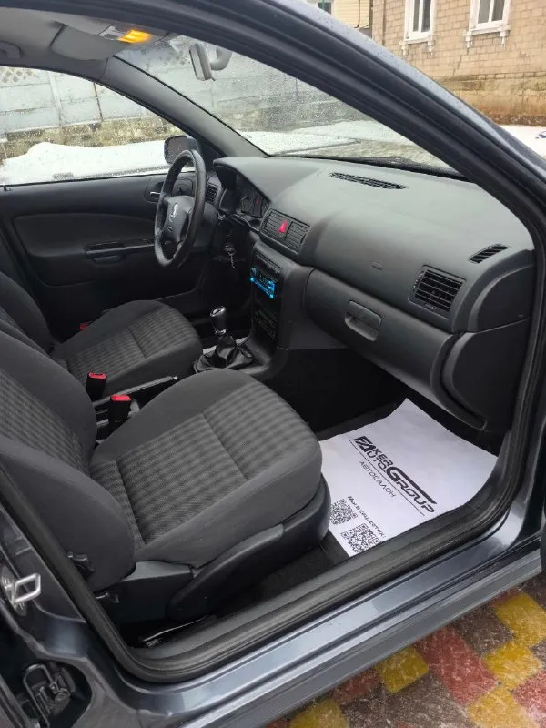 Продам живую, ухоженную skoda octavia tour 1.6 бензин на мкпп. год выпуска 2007 пробег 183т. км подтверждён автотекой. один владелец за всё время эксплуатации! по кузову красивая и ровная! салон в идеальном состоянии! работает абсолютно всё! комплектация с климат-контролем и подогревом сидений. осмотр в любое время г. макеевка. остальные вопросы только по телефону +7-949-705-58-48. (telegram, max). цена 725т. ₽ техосмотр пройден для регистрации в мрэо!!!. 📞 звоните: +7(949)7055848 - фотография - 9