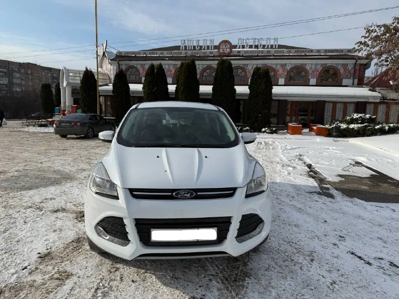 Ford kuga 2013 года, бензиновый двигатель 1.6, механическая коробка передач. всего два собственника... - фотография