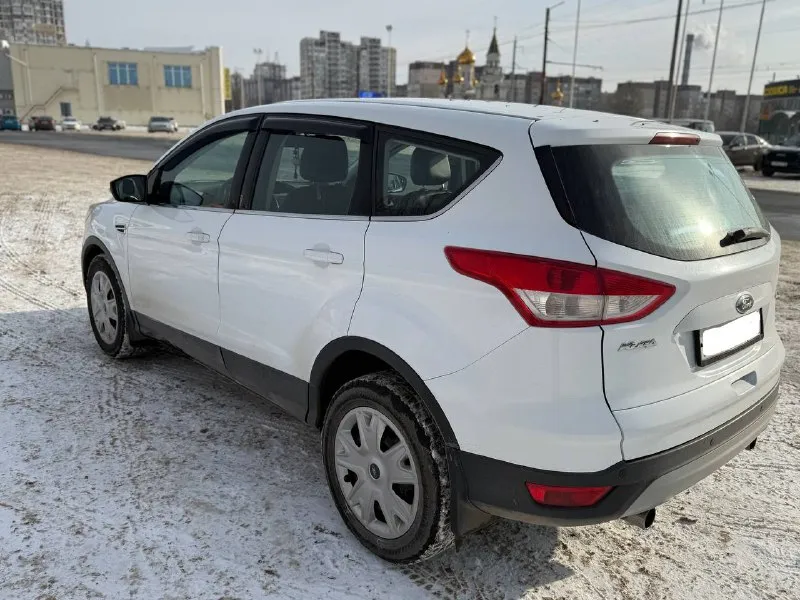 Ford kuga 2013 года, бензиновый двигатель 1.6, механическая коробка передач. всего два собственника в одной семье. подтвержденный оригинальный пробег — 168 000 км. состояние отличное: все стекла заводские, включая лобовое, кузов оцинкован. двигатель работает ровно, без посторонних шумов и ошибок, коробка передач переключается плавно, ходовая часть не стучит. полный комплект ключей и сервисная книга. автомобиль полностью обслужен. все документы в порядке! продажа с полным оформлением! находится в донецке. цена — 950 000 рублей. телефон для связи: +79493710826 (telegram). можем отправить все данные по автомобилю - фотография - 4
