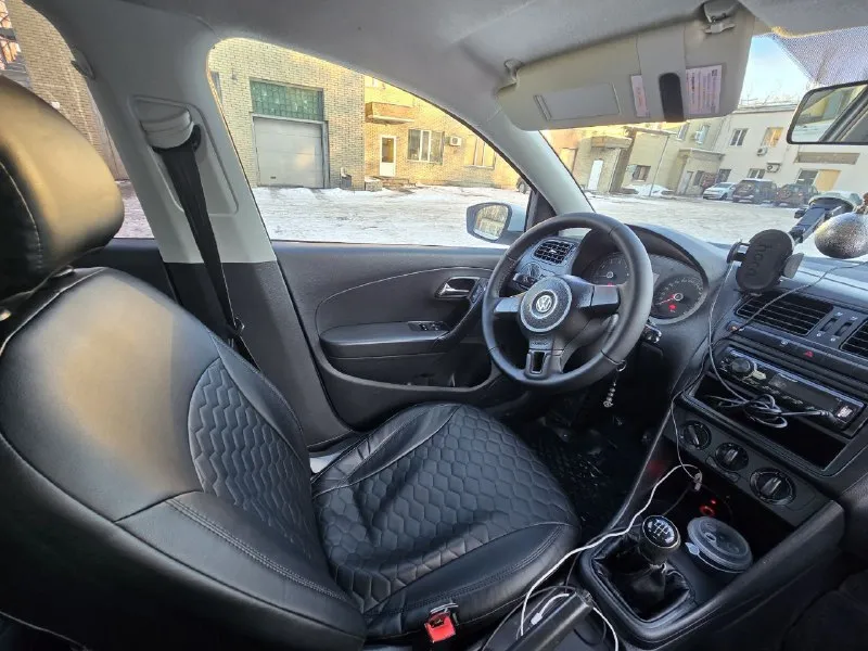 Wolkswagen polo v 2012г мробег 191280 км двигатель 1,6 мкпп достойная музыка авто без вложений сел и поехал имеется карта тех осмотра для постановки на учёт цена 650000 тереториально г. макеевка +79494115717 @netpregradnam - фотография - 3