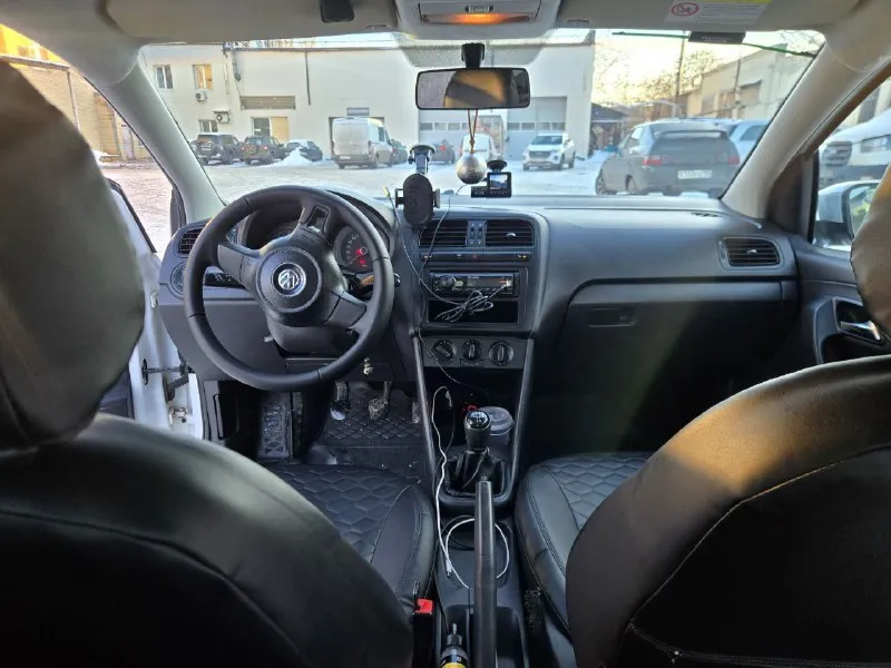 Wolkswagen polo v 2012г мробег 191280 км двигатель 1,6 мкпп достойная музыка авто без вложений сел и поехал имеется карта тех осмотра для постановки на учёт цена 650000 тереториально г. макеевка +79494115717 @netpregradnam - фотография - 4