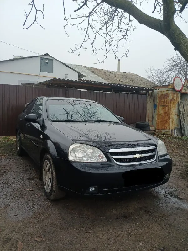 🚘продаётся автомобиль 🚘 chevrolet лачетти 1.4 авто в хорошем состоянии, ничего не стучит год выпуска-конец 2007 пробег-199 тысяч бензин учёт на мне, я собственник. 3 по счету установлен новый ремень грм-прошел на нем всего лишь 1.200км, новый ремень генератора. установлены новые стойки стабилизатора-это единственное что нуждалось в замене новые колодки коробка 5-ти ступка, переключает без хруста. комплектация: подогрев зеркал и заднего стекла, электро регулировка зеркал, установлена хорошая магнитола андроид, установлены led лампы ближнего и дальнего света. установлены хорошие противотуменные led фары в комплекте идут новые диски. были купленные в конце лета отъездил на них немного. новая зимняя резина цена:720.000р торг у капота. +7(949)-454-05-76 либо тг @meetenv 📲 tg: @meetenok 📞 звоните: +7(949)4540576 - фотография - 7
