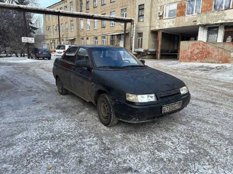 Продам ваз 2110, 2001 года выпуска, инжектор. автомобиль на полном ходу, мотор работает хорошо, коробка не хрустит не вылетает. днище, пороги, стаканы в хорошем состоянии. проводка вся рабочая, печка греет, музыка, эл. стеклоподъемники. хорошая зимняя резина. по документам все в порядке ( стс, птс, дкп). город горловка, цена 130 тыс рублей +79495096146 📲 tg: андрей 0110 📞 звоните: +7(949)5096146 - фотография - 4