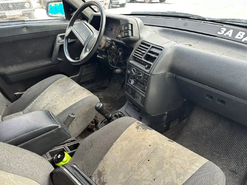 Продам ваз 2110, 2001 года выпуска, инжектор. автомобиль на полном ходу, мотор работает хорошо, коробка не хрустит не вылетает. днище, пороги, стаканы в хорошем состоянии. проводка вся рабочая, печка греет, музыка, эл. стеклоподъемники. хорошая зимняя резина. по документам все в порядке ( стс, птс, дкп). город горловка, цена 130 тыс рублей +79495096146 📲 tg: андрей 0110 📞 звоните: +7(949)5096146 - фотография - 5