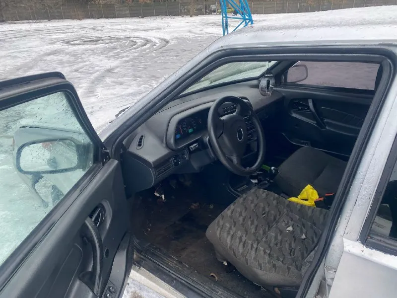 Ваз 2115 2005г 1,5л 110к! отличный поджопник за свои деньги двигатель в хорошем состоянии ходовка на 4, лкп на 3, салон 4+. машинка каждый день на ходу. срочных вложений не требует! сел поехал! по документам все кристально чисто! постоянный 180 учет! дкп стс птс! вин номер могу скинуть реальному покупателю для проверки! резина спереди зима, сзади докатка. макеевка +79495294055 110 000₽!!!! 📞 звоните: +7(949)5294055 - фотография - 5