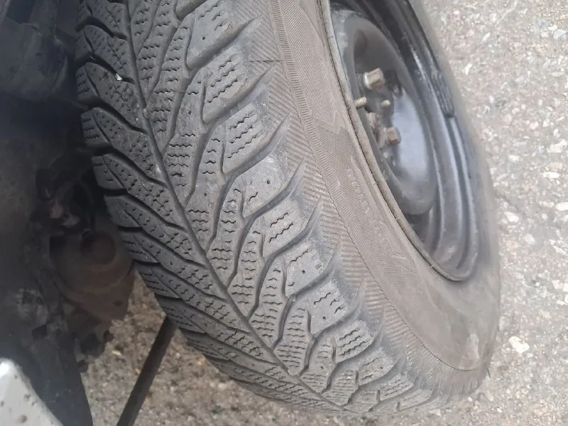 Ваз 2115 2005г 1,5л 110к! отличный поджопник за свои деньги двигатель в хорошем состоянии ходовка на 4, лкп на 3, салон 4+. машинка каждый день на ходу. срочных вложений не требует! сел поехал! по документам все кристально чисто! постоянный 180 учет! дкп стс птс! вин номер могу скинуть реальному покупателю для проверки! резина спереди зима, сзади докатка. макеевка +79495294055 110 000₽!!!! 📞 звоните: +7(949)5294055 - фотография - 8