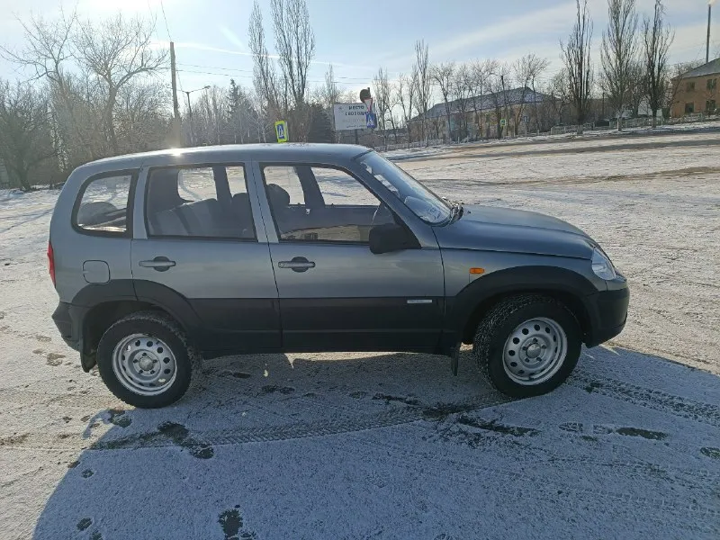 Срочно продам chevrolet нива chevrolet niva berton edition мотор 1.7 бензин пробег 98 тыс. км. год 2010 гур, эл стеклоподъёмники, эл зеркала с подогревом центральный замок сигнализация мотор ходовая раздатка коробка без нареканий все работает исправно, авто в очень хорошем состоянии делать не чего не нужно город шахтёрск документы в порядке стс птс дкп цена 480 тыс руб + торг +79493620713 📞 звоните: +7(949)3620713 - фотография - 2