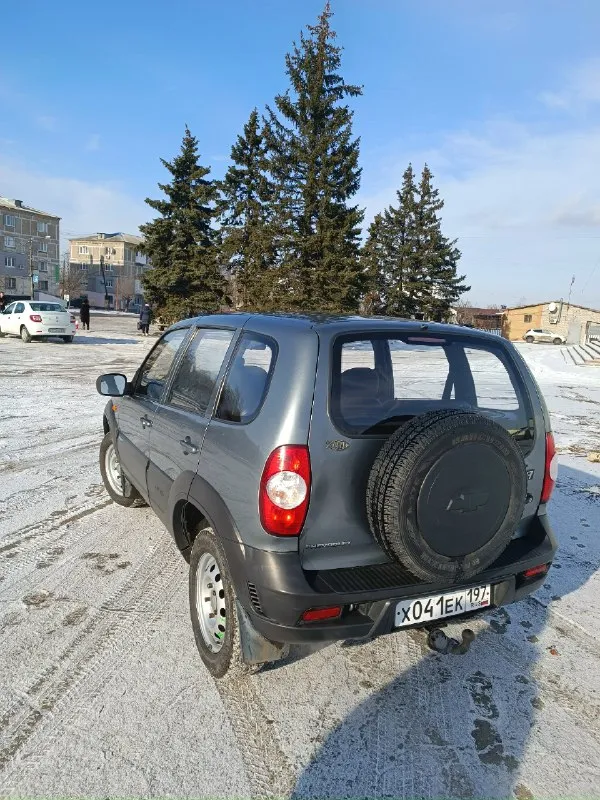 Срочно продам chevrolet нива chevrolet niva berton edition мотор 1.7 бензин пробег 98 тыс. км. год 2010 гур, эл стеклоподъёмники, эл зеркала с подогревом центральный замок сигнализация мотор ходовая раздатка коробка без нареканий все работает исправно, авто в очень хорошем состоянии делать не чего не нужно город шахтёрск документы в порядке стс птс дкп цена 480 тыс руб + торг +79493620713 📞 звоните: +7(949)3620713 - фотография - 4
