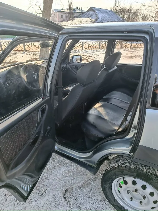 Срочно продам chevrolet нива chevrolet niva berton edition мотор 1.7 бензин пробег 98 тыс. км. год 2010 гур, эл стеклоподъёмники, эл зеркала с подогревом центральный замок сигнализация мотор ходовая раздатка коробка без нареканий все работает исправно, авто в очень хорошем состоянии делать не чего не нужно город шахтёрск документы в порядке стс птс дкп цена 480 тыс руб + торг +79493620713 📞 звоните: +7(949)3620713 - фотография - 7