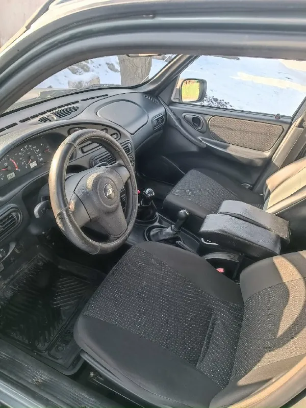 Срочно продам chevrolet нива chevrolet niva berton edition мотор 1.7 бензин пробег 98 тыс. км. год 2010 гур, эл стеклоподъёмники, эл зеркала с подогревом центральный замок сигнализация мотор ходовая раздатка коробка без нареканий все работает исправно, авто в очень хорошем состоянии делать не чего не нужно город шахтёрск документы в порядке стс птс дкп цена 480 тыс руб + торг +79493620713 📞 звоните: +7(949)3620713 - фотография - 9