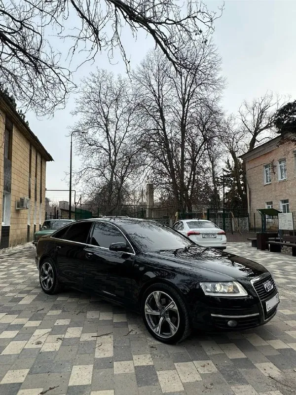 ❗️продам ❗️ ✅марка авто: audi a6 ✅год выпуска: 2006 ✅пробег: 294тыс. км ✅двигатель: 2.4 ✅кпп: машина в отличном состоянии для своих лет, полностью зелёная автотека, без дтп, кузов ровный, в идеале как на фото, двигатель капиталился 18тыс. км назад, ходовая обслужена, по электрике все работает, коробка стоит контрактная с автомобиля пробегом 70тыс. км работает отлично, стоят дорогие 19е новые диски на новой зимней резине, за машиной ухаживали и следили. юридически все чисто, полное переоформление в мрэо. 💵цена: 950т. р. торг 💣тел: +7 949 402 77 60. 📞 звоните: +7(949)4027760 - фотография - 3