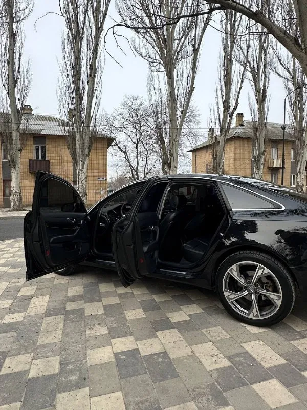 ❗️продам ❗️ ✅марка авто: audi a6 ✅год выпуска: 2006 ✅пробег: 294тыс. км ✅двигатель: 2.4 ✅кпп: машина в отличном состоянии для своих лет, полностью зелёная автотека, без дтп, кузов ровный, в идеале как на фото, двигатель капиталился 18тыс. км назад, ходовая обслужена, по электрике все работает, коробка стоит контрактная с автомобиля пробегом 70тыс. км работает отлично, стоят дорогие 19е новые диски на новой зимней резине, за машиной ухаживали и следили. юридически все чисто, полное переоформление в мрэо. 💵цена: 950т. р. торг 💣тел: +7 949 402 77 60. 📞 звоните: +7(949)4027760 - фотография - 5
