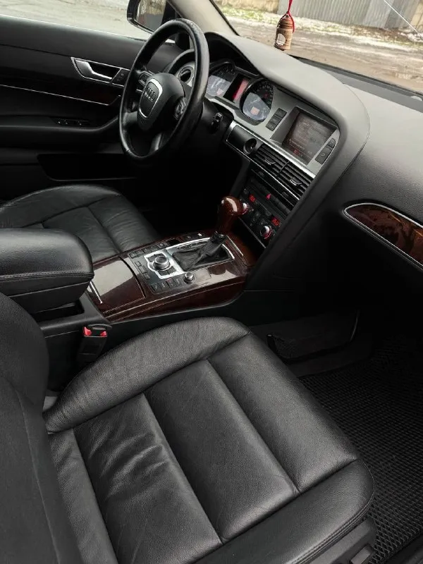 ❗️продам ❗️ ✅марка авто: audi a6 ✅год выпуска: 2006 ✅пробег: 294тыс. км ✅двигатель: 2.4 ✅кпп: машина в отличном состоянии для своих лет, полностью зелёная автотека, без дтп, кузов ровный, в идеале как на фото, двигатель капиталился 18тыс. км назад, ходовая обслужена, по электрике все работает, коробка стоит контрактная с автомобиля пробегом 70тыс. км работает отлично, стоят дорогие 19е новые диски на новой зимней резине, за машиной ухаживали и следили. юридически все чисто, полное переоформление в мрэо. 💵цена: 950т. р. торг 💣тел: +7 949 402 77 60. 📞 звоните: +7(949)4027760 - фотография - 7
