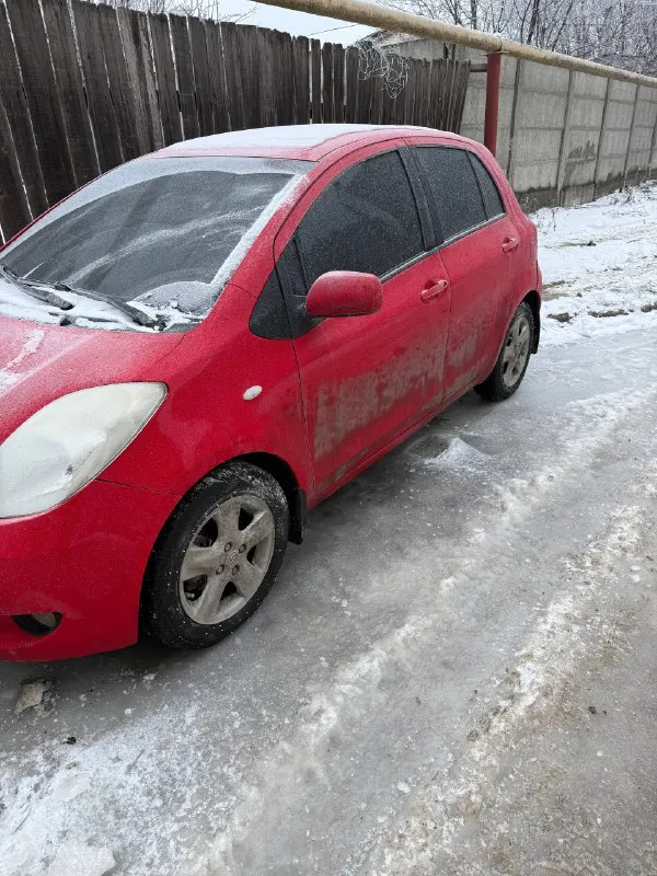 Продам tayota yaris 2008 г объем 1.4 пробег 150 000 тысяч оригинального пробега, не крученый 2й владелец, по рф 1й, машина была куплена первым владельцем в автосалоне в донецке коробка полноценный автомат, не робот по кузову есть незначительные косяки которые спокойно убираются не гнилая, ржавчины нет мотор без нареканий, ходовая, коробка новая зимняя резина модельные чехлы, салон в хорошем состоянии цена 730 тысяч, торг донецк телефон +79493176543 - фотография - 2