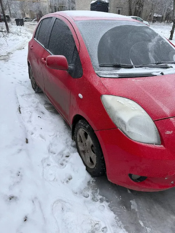Продам tayota yaris 2008 г объем 1.4 пробег 150 000 тысяч оригинального пробега, не крученый 2й владелец, по рф 1й, машина была куплена первым владельцем в автосалоне в донецке коробка полноценный автомат, не робот по кузову есть незначительные косяки которые спокойно убираются не гнилая, ржавчины нет мотор без нареканий, ходовая, коробка новая зимняя резина модельные чехлы, салон в хорошем состоянии цена 730 тысяч, торг донецк телефон +79493176543 - фотография - 3