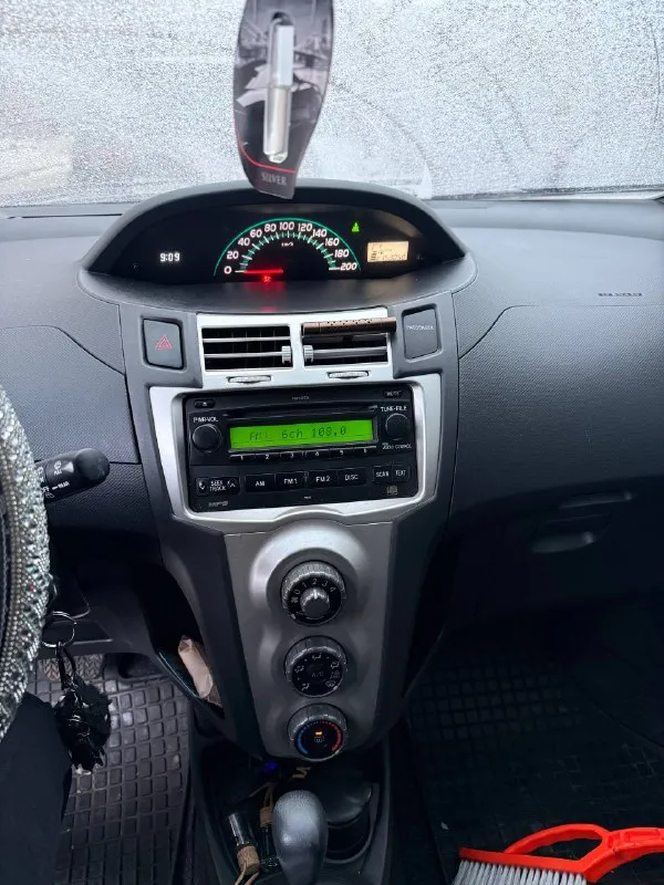 Продам tayota yaris 2008 г объем 1.4 пробег 150 000 тысяч оригинального пробега, не крученый 2й владелец, по рф 1й, машина была куплена первым владельцем в автосалоне в донецке коробка полноценный автомат, не робот по кузову есть незначительные косяки которые спокойно убираются не гнилая, ржавчины нет мотор без нареканий, ходовая, коробка новая зимняя резина модельные чехлы, салон в хорошем состоянии цена 730 тысяч, торг донецк телефон +79493176543 - фотография - 6