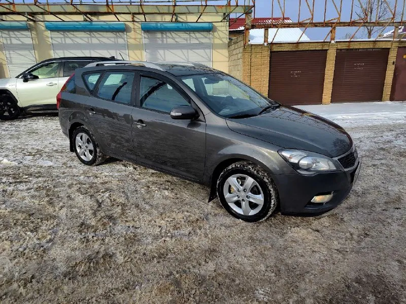 Продам kia ceed
2012 Года выпуска
Мотор 1.6 ( бензин)
Кпп: автомат
Пробег 210000км
Авто в отличном состоянии✅
Без дтп, родная краска ( 2 подкраса)
Автотека зелёная ✅
В комплектации:
Двухзонный климат, 4 стекло подъёмника, подогревы, зеркала электро складывание, мульти руль, штатная мультимедиа, холодильник в бардачке.
2 Ключа
Новая зимняя резина
Led лампы 2 этажа
1 Владелец
Документы в полном порядке, переоформление без проблем.
Цена 850.000₽ торг уместен
Все вопросы только по телефону - фотография - 3