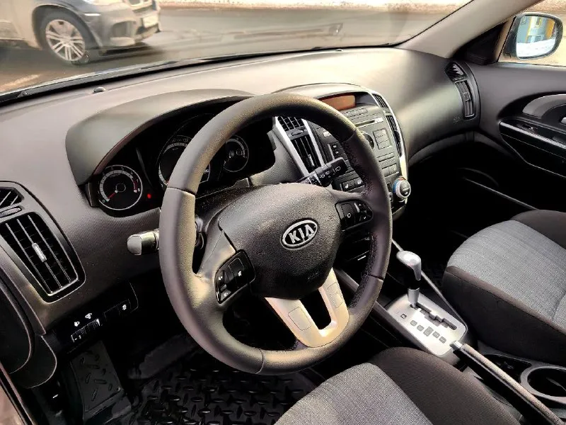 Продам kia ceed
2012 Года выпуска
Мотор 1.6 ( бензин)
Кпп: автомат
Пробег 210000км
Авто в отличном состоянии✅
Без дтп, родная краска ( 2 подкраса)
Автотека зелёная ✅
В комплектации:
Двухзонный климат, 4 стекло подъёмника, подогревы, зеркала электро складывание, мульти руль, штатная мультимедиа, холодильник в бардачке.
2 Ключа
Новая зимняя резина
Led лампы 2 этажа
1 Владелец
Документы в полном порядке, переоформление без проблем.
Цена 850.000₽ торг уместен
Все вопросы только по телефону - фотография - 6