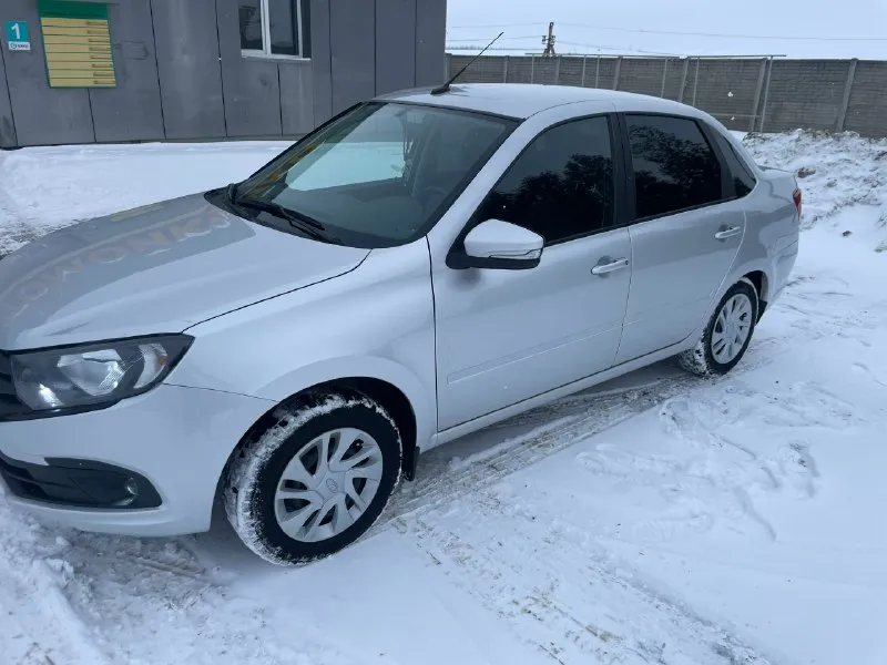 Продам granta fl 2024 года, двигатель 127.16v.106 л. с. пробег 75 тыс км, комплектация кондиционер,... - фотография