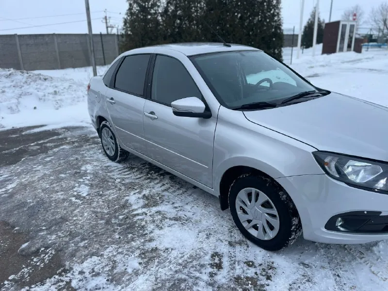 Продам granta fl 2024 года, двигатель 127.16v.106 л. с. пробег 75 тыс км, комплектация кондиционер, подогрев сидений, abs, эур, эл. регулировка зеркал, стеклоподъемники, центральный замок, газ евро5(не вписан ). автотека зеленая 1 хозяин, остекление заводское. цена 780 тыс. торг. осмотр комсомольское -донецк. +79491107200,+79491009020,ватсап+79065806974 📞 звоните: +7(949)1107200 - фотография - 2