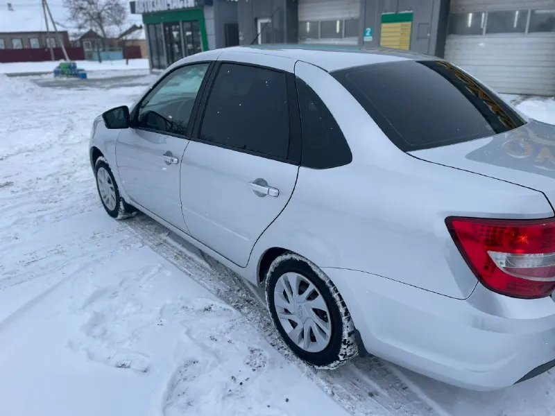 Продам granta fl 2024 года, двигатель 127.16v.106 л. с. пробег 75 тыс км, комплектация кондиционер, подогрев сидений, abs, эур, эл. регулировка зеркал, стеклоподъемники, центральный замок, газ евро5(не вписан ). автотека зеленая 1 хозяин, остекление заводское. цена 780 тыс. торг. осмотр комсомольское -донецк. +79491107200,+79491009020,ватсап+79065806974 📞 звоните: +7(949)1107200 - фотография - 4