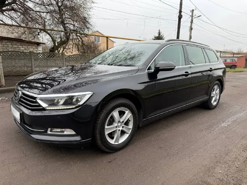 Продается volkswagen passat b8 2019 г. в. двигатель: 1.6 tdi (экономичный и надежный) пробег: 230 000 км состояние: отличное, без нареканий. окрас: полностью родной. цена: 1 900 000 руб. торг: у капота приветствуется. надежный и комфортный автомобиль для города и дальних поездок. телефон для связи: +7 (949) 305-54-89 📲 tg: @workgroup3020 📞 звоните: +7(949)3055489 - фотография - 3