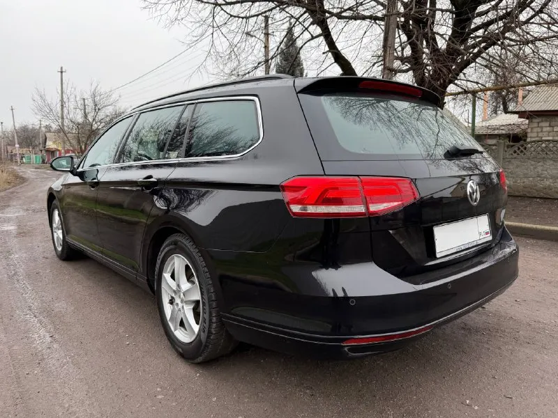 Продается volkswagen passat b8 2019 г. в. двигатель: 1.6 tdi (экономичный и надежный) пробег: 230 000 км состояние: отличное, без нареканий. окрас: полностью родной. цена: 1 900 000 руб. торг: у капота приветствуется. надежный и комфортный автомобиль для города и дальних поездок. телефон для связи: +7 (949) 305-54-89 📲 tg: @workgroup3020 📞 звоните: +7(949)3055489 - фотография - 5