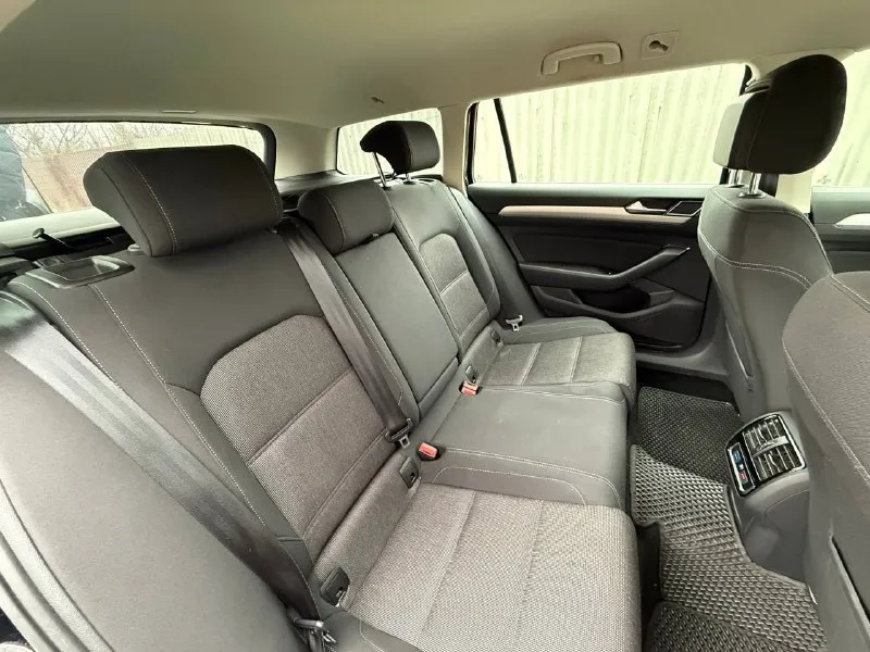 Продается volkswagen passat b8 2019 г. в. двигатель: 1.6 tdi (экономичный и надежный) пробег: 230 000 км состояние: отличное, без нареканий. окрас: полностью родной. цена: 1 900 000 руб. торг: у капота приветствуется. надежный и комфортный автомобиль для города и дальних поездок. телефон для связи: +7 (949) 305-54-89 📲 tg: @workgroup3020 📞 звоните: +7(949)3055489 - фотография - 9