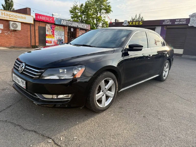 Продам volkswagen passat b7 usa 2012 года по тех паспорту, по вин коду 2013 год. вин 1vwbp7a31dc011435 пригнан в июне 2022 года. самый надежный двигатель в линейке, 2.5 атмосфера на обычном автомате aisin 6-ст. вопросов по машине нет, все обслужено. пробег 178000. за машиной следили и ухаживали. регулярно делали то. два комплекта резины лето и зима. цена 1350000 торг. с номерами дороже. +79497162430 г. мариуполь 📲 tg: @v_katsagorov 📞 звоните: +7(949)7162430 - фотография - 2