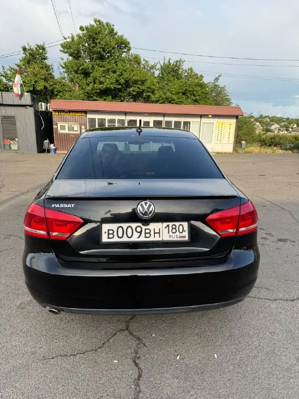 Продам volkswagen passat b7 usa 2012 года по тех паспорту, по вин коду 2013 год. вин 1vwbp7a31dc011435 пригнан в июне 2022 года. самый надежный двигатель в линейке, 2.5 атмосфера на обычном автомате aisin 6-ст. вопросов по машине нет, все обслужено. пробег 178000. за машиной следили и ухаживали. регулярно делали то. два комплекта резины лето и зима. цена 1350000 торг. с номерами дороже. +79497162430 г. мариуполь 📲 tg: @v_katsagorov 📞 звоните: +7(949)7162430 - фотография - 4