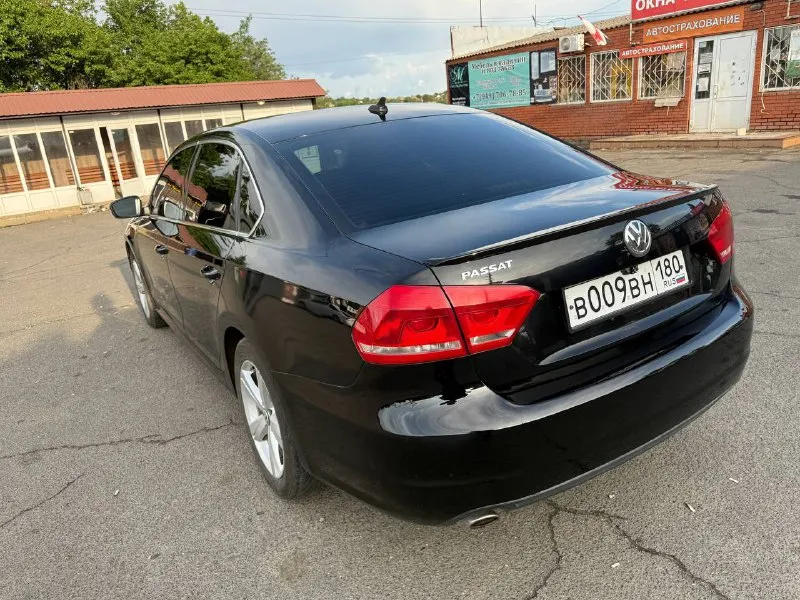 Продам volkswagen passat b7 usa 2012 года по тех паспорту, по вин коду 2013 год. вин 1vwbp7a31dc011435 пригнан в июне 2022 года. самый надежный двигатель в линейке, 2.5 атмосфера на обычном автомате aisin 6-ст. вопросов по машине нет, все обслужено. пробег 178000. за машиной следили и ухаживали. регулярно делали то. два комплекта резины лето и зима. цена 1350000 торг. с номерами дороже. +79497162430 г. мариуполь 📲 tg: @v_katsagorov 📞 звоните: +7(949)7162430 - фотография - 5