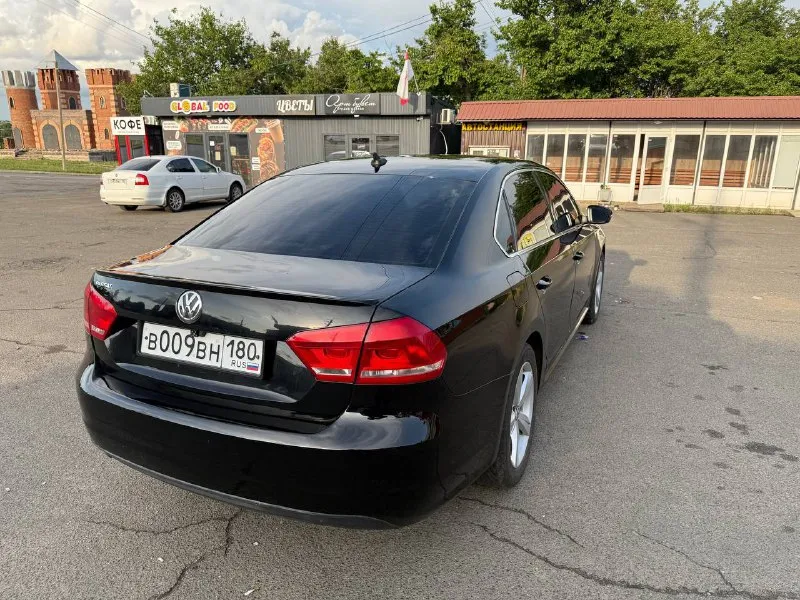Продам volkswagen passat b7 usa 2012 года по тех паспорту, по вин коду 2013 год. вин 1vwbp7a31dc011435 пригнан в июне 2022 года. самый надежный двигатель в линейке, 2.5 атмосфера на обычном автомате aisin 6-ст. вопросов по машине нет, все обслужено. пробег 178000. за машиной следили и ухаживали. регулярно делали то. два комплекта резины лето и зима. цена 1350000 торг. с номерами дороже. +79497162430 г. мариуполь 📲 tg: @v_katsagorov 📞 звоните: +7(949)7162430 - фотография - 6