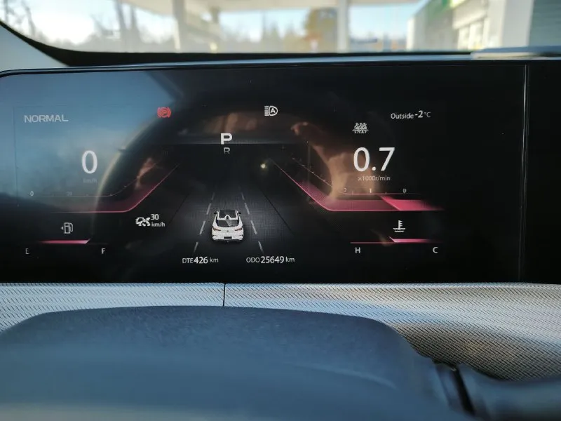 Продам changan uni-t 2023г диллерский на гарантии в идеальном состоянии пробег 25662км 1.5t, комплектация tech весть затянут в броне плёнку, кроме крыши 2 комплекта резины 2 комплекта ковриков +79493337276 звонки, тг цена 2.430.000 - фотография - 2