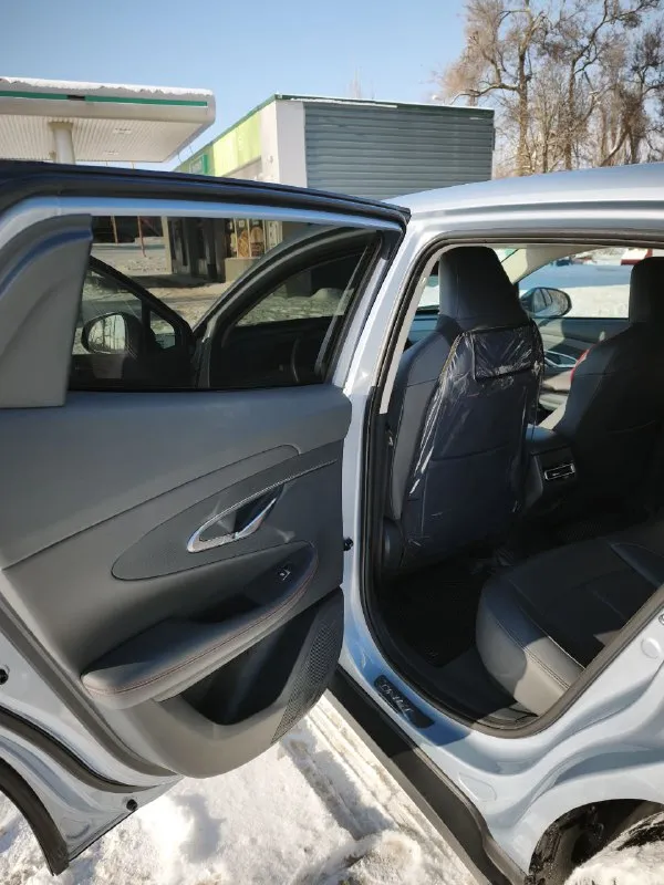 Продам changan uni-t 2023г диллерский на гарантии в идеальном состоянии пробег 25662км 1.5t, комплектация tech весть затянут в броне плёнку, кроме крыши 2 комплекта резины 2 комплекта ковриков +79493337276 звонки, тг цена 2.430.000 - фотография - 4