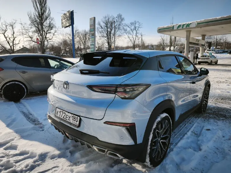 Продам changan uni-t 2023г диллерский на гарантии в идеальном состоянии пробег 25662км 1.5t, комплектация tech весть затянут в броне плёнку, кроме крыши 2 комплекта резины 2 комплекта ковриков +79493337276 звонки, тг цена 2.430.000 - фотография - 5