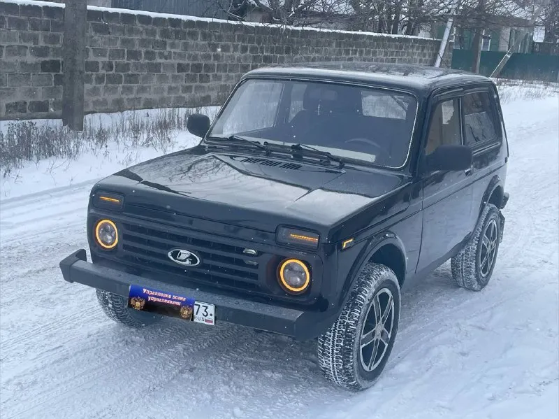 Продам ваз нива 2007 года выпуска с гуром автомобиль в очень хорошем состоянии. ходовая часть отрабатывает идеально. днище и пороги без дыр и корозии. двигатель, коробка, раздатка-работают без нареканий, не дымит не троит, все включается, не выбивает. пяти ступенчатая кпп. мосты не воют, без вибрации. документы в полном порядке место осмотра харцызск цена 425т. р номер для связи +79496994520 номер telegram, whatsapp - фотография - 5