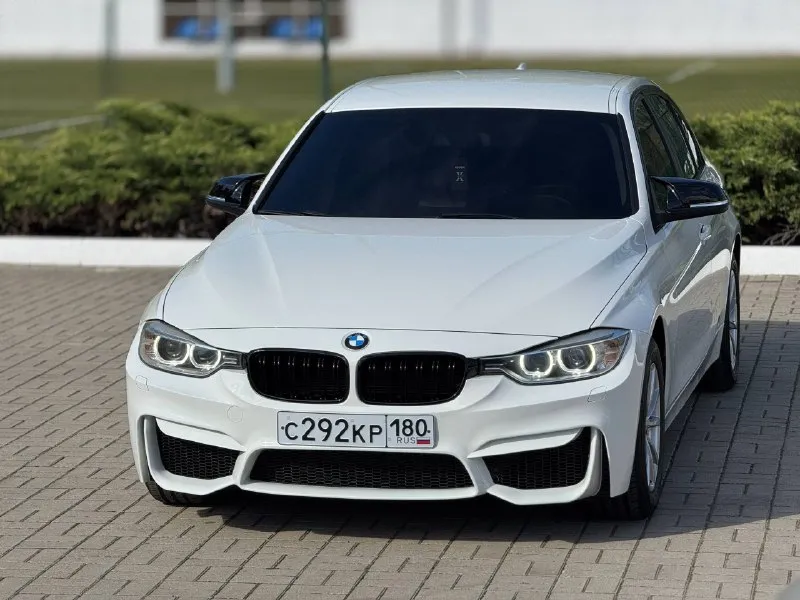 Продаю свою машину bmw f30 рестайлинг год выпуска конец 2013, куплена в 2014 у автомобиля пробег 93.... - фотография