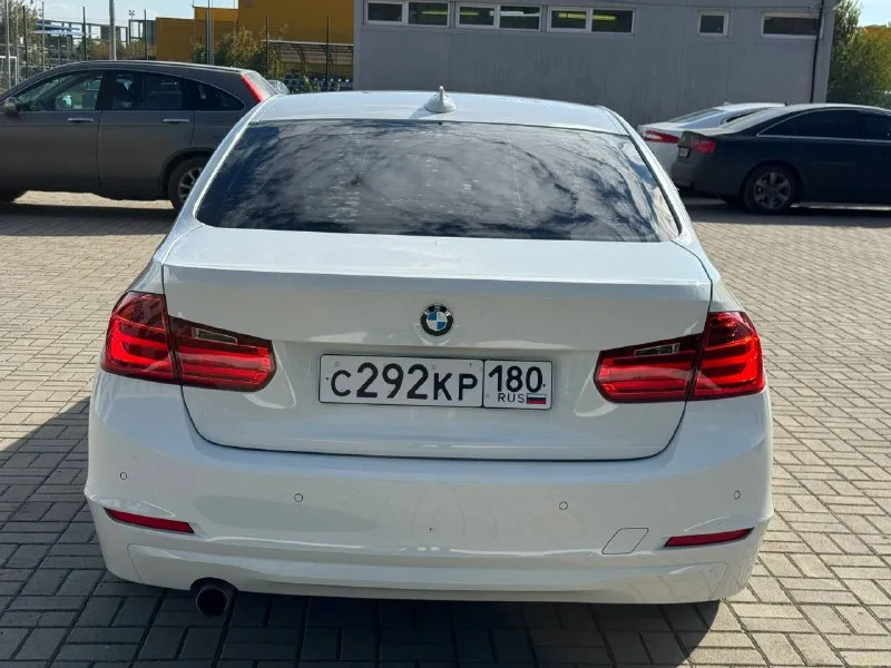 Продаю свою машину bmw f30 рестайлинг год выпуска конец 2013, куплена в 2014 у автомобиля пробег 93.000 тысячи км пробег оригинальный не смотанный! это не пригон, а именно официал!!! автомобиль в идеальном состоянии с зеленой автотекой!! не бит и не крашен от слова совсем!! кто ищет реально достойный вариант это именно эта машина! кто понимает что такое 93 тысячи пробега и в родной краске для bmw тот понимает, а кто не понимает просьба просто так пообщаться не звонить! авто идеальное!! технически вся обслужена от а до я! никаких вложений не требует от слова совсем! уверен в своем авто на 100% климат контроль, мульти руль, 4 режима езды, кнопка старт стоп, авто холд и так далее. новая резина и много чего другого я собственник оформлена на меня если есть какие-то вопросы звоните таких машин в республике с такой историей и с таким пробегом нет!! цена 1.500.000₽ +79495925202 возможен обмен. 📞 звоните: +7(949)5925202 - фотография - 4
