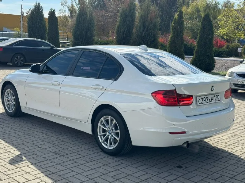 Продаю свою машину bmw f30 рестайлинг год выпуска конец 2013, куплена в 2014 у автомобиля пробег 93.000 тысячи км пробег оригинальный не смотанный! это не пригон, а именно официал!!! автомобиль в идеальном состоянии с зеленой автотекой!! не бит и не крашен от слова совсем!! кто ищет реально достойный вариант это именно эта машина! кто понимает что такое 93 тысячи пробега и в родной краске для bmw тот понимает, а кто не понимает просьба просто так пообщаться не звонить! авто идеальное!! технически вся обслужена от а до я! никаких вложений не требует от слова совсем! уверен в своем авто на 100% климат контроль, мульти руль, 4 режима езды, кнопка старт стоп, авто холд и так далее. новая резина и много чего другого я собственник оформлена на меня если есть какие-то вопросы звоните таких машин в республике с такой историей и с таким пробегом нет!! цена 1.500.000₽ +79495925202 возможен обмен. 📞 звоните: +7(949)5925202 - фотография - 5