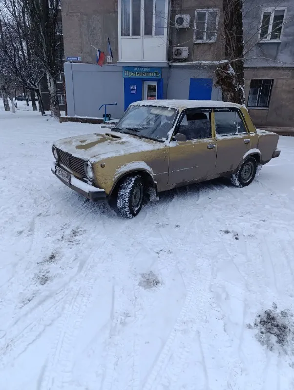 145₽. торг. продам ваз 2101бен-газ и фаркоп (вписано)работает и на газ и на бен. кпп-5ступка. машина хорошем состоянии, передок перебран полностью, новые тяги,2 радиатора, задние колодки, резина зима новая, хороший свет, простенькая музыка, залит антифриз, запаска домкрат. солон в хорошем состоянии, машина сбитая мягкая на каждый день. машина с полным переоформлением птс, стс, дкп, г. енакиево тел. +79495091102 📞 звоните: +7(949)5091102 - фотография - 5
