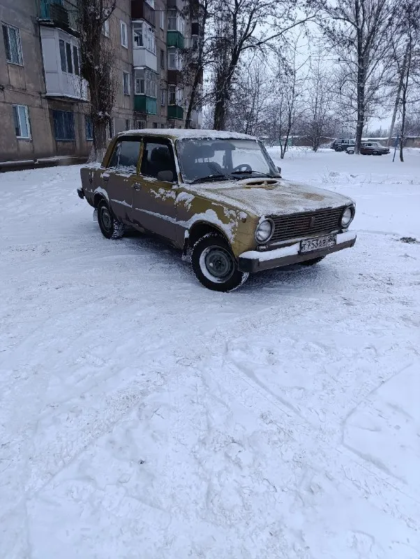 145₽. торг. продам ваз 2101бен-газ и фаркоп (вписано)работает и на газ и на бен. кпп-5ступка. машина хорошем состоянии, передок перебран полностью, новые тяги,2 радиатора, задние колодки, резина зима новая, хороший свет, простенькая музыка, залит антифриз, запаска домкрат. солон в хорошем состоянии, машина сбитая мягкая на каждый день. машина с полным переоформлением птс, стс, дкп, г. енакиево тел. +79495091102 📞 звоните: +7(949)5091102 - фотография - 6