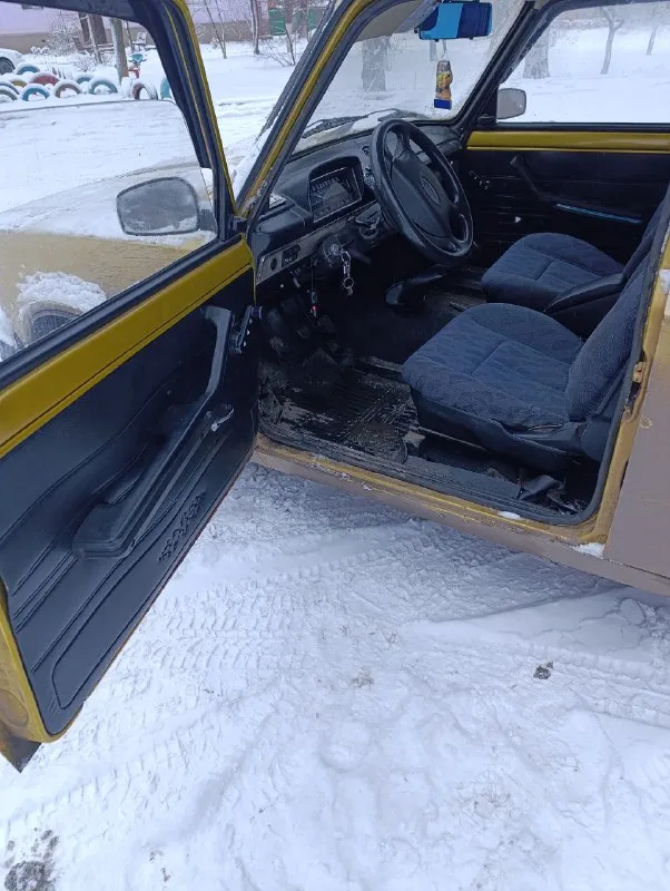 145₽. торг. продам ваз 2101бен-газ и фаркоп (вписано)работает и на газ и на бен. кпп-5ступка. машина хорошем состоянии, передок перебран полностью, новые тяги,2 радиатора, задние колодки, резина зима новая, хороший свет, простенькая музыка, залит антифриз, запаска домкрат. солон в хорошем состоянии, машина сбитая мягкая на каждый день. машина с полным переоформлением птс, стс, дкп, г. енакиево тел. +79495091102 📞 звоните: +7(949)5091102 - фотография - 7