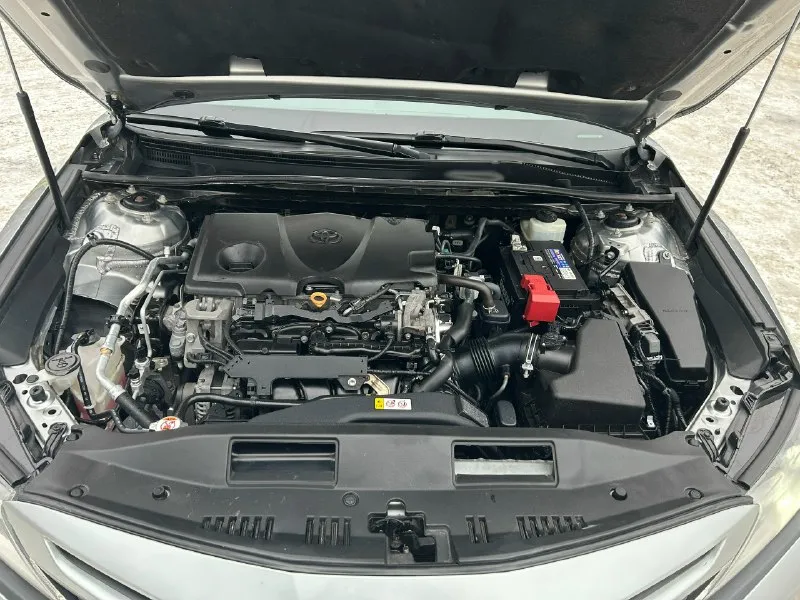 🔥 toyota camry 70 🔥 пригнана с америки ✅2019 год выпуск ✅ объем двигателя 2.5л бензин ✅цвет:серебристый металлик ‼️родной пробег - 131 тыс. км. автомобиль весь обслуженный и очень ухоженный. 2 хозяин. птс оригинал. стёкла все родные. 2 ключа. капот, бампер и все зоны риска обтянуты бронепленкой. машина полностью обесшумлена, была произведена замена штатной акустики. регулярное прохождение то, согласно регламенту. масло в двигателе и все фильтра поменяны 4000 км назад, использовано только оригинал toyota 5w40 ‼️‼️‼️ автомобиль готов к любым проверкам!!! по комплектации : -автоматический дальний свет -адаптивный круиз контроль - удержание в полосе - датчик столкновения, - датчик света -датчик давления в шинах. - комплект летний резины r19 оригинал все вопросы по телефону цена 2,8 млн телефон +79493342808. 📞 звоните: +7(949)3342808 - фотография - 3