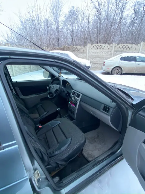 Продаётся автомобиль ваз приора 2010 год, в хорошем состоянии. в хорошем состоянии, мотор после кап. ремонта(ещё на обкатке), новый комплект сцепления+масло в коробке, новые задние стойки, новые сайлент блоки балки, новые колодки в круг и задние барабаны. днище поварено, машина едет отлично, ходовка мягка и тихая, коробка включается отлично, без посторонних звуков, мотор тянет хорошо. гур, печка работают отлично, на кондиционер нужны патрубки. из минусов, разбитый стопак и притёртый бампер, не работает ручник. цена: 360.000₽ тел: +7 949 536 37 87 осмотр донецк, кировский район 📞 звоните: +7(949)5363787 - фотография - 8