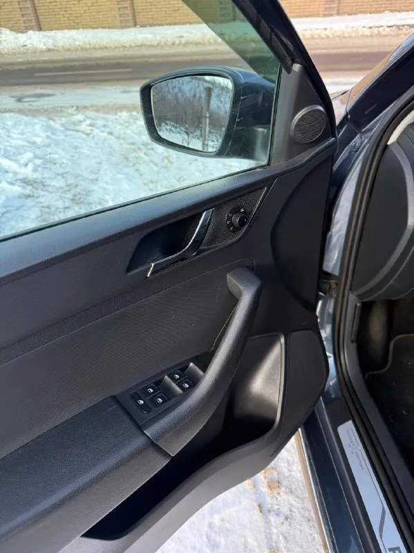 1300000₽ продам skoda rapid 2016 года, авто в отличном состоянии, не требует никаких вложений, все расходники поменяны, масла, фильтра, колодки, дворники и т. д. яркие led лампы, новая резина, за машину не стыдно. все штатное, никакого «колхоза» 142.000 км пробега, 1.6 mpi механика максимальная комплектация (hockey edition), два ключа не такси ! гаражное хранение, авто в дтп не участвовало, не одна деталь не крашена, весь кузов в заводском окрасе, в салоне не курили. все вопросы по телефону +79493461008 донецк, петровский район 📞 звоните: +7(949)3461008 - фотография - 8