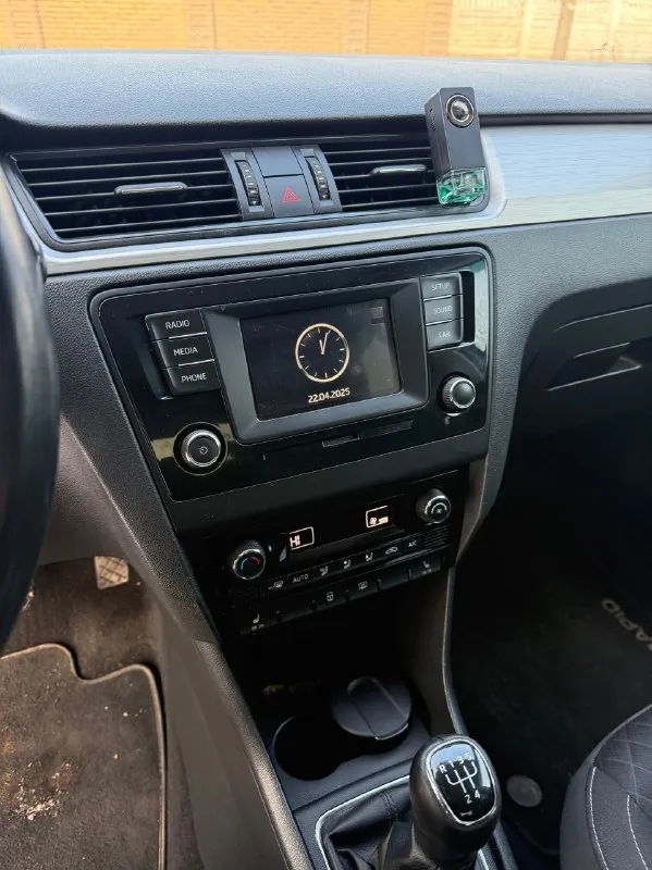 1300000₽ продам skoda rapid 2016 года, авто в отличном состоянии, не требует никаких вложений, все расходники поменяны, масла, фильтра, колодки, дворники и т. д. яркие led лампы, новая резина, за машину не стыдно. все штатное, никакого «колхоза» 142.000 км пробега, 1.6 mpi механика максимальная комплектация (hockey edition), два ключа не такси ! гаражное хранение, авто в дтп не участвовало, не одна деталь не крашена, весь кузов в заводском окрасе, в салоне не курили. все вопросы по телефону +79493461008 донецк, петровский район 📞 звоните: +7(949)3461008 - фотография - 9