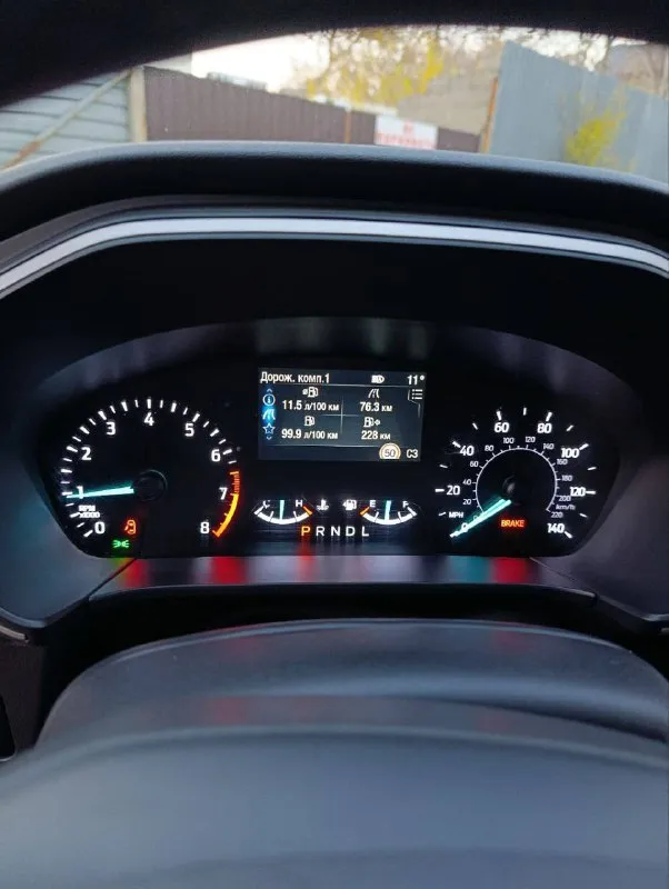 Продаю собственный автомобиль ford escape 2021 двигатель 1.5 турбо (бензин) 180 л. с. акпп 8 ступенчатый гидроавтомат от форд 8f24 пробег 37,000 км расход топлива в смешанном цикле составляет около 10+- литров на 100 километров. клиренс 20 см. ford escape оснащен всеми необходимыми системами безопасности и комфорта. в частности, в автомобиле установлены системы abs и esp, а также фронтальные и боковые подушки безопасности для водителя и переднего пассажира, а также для пассажиров сзади сбоку. также автомобиль оборудован кондиционером, мультимедийной системой с сенсорным экраном и возможностью подключения смартфонов через bluetooth (carplay). кроме того, есть камера заднего вида, которая облегчает парковку в условиях города. дополнительно установлен видеорегистратор. салон автомобиля выполнен из высококачественных материалов, что создает приятную атмосферу внутри. сиденья удобны и эргономичны, благодаря чему даже длительные поездки будут проходить с комфортом. диски r19 лето и r18 зима. оба комплекты резины и дисков новые. тормоза дисковые передние и задние. заводится с кнопки старт-стоп, бесключевой доступ, камера заднего вида с динамической разметкой и парктрониками, датчики давления шин, система старт-стоп, помощник при трогание в гору, carplay (русифицированная навигация), новый комплект шин, круиз контроль, удержание в полосе, адаптированный свет, климат контроль двухзонный, выбор режима езды. автомобиль прошел все необходимые технические осмотры и готов к эксплуатации без каких-либо проблем. один хозяин, электронный птс нет штрафов, и запретов ✅ цена 2,000,000 рублей❗️❗️❗️ + комплект зимней резины с r18 дисками в подарок (при желании можете сохранить номер) +79494185917 - алексей - фотография - 6