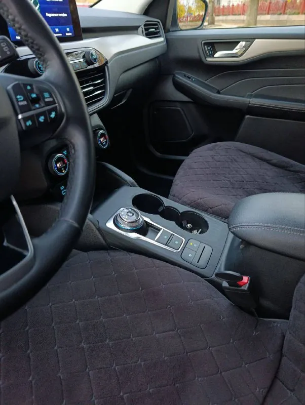 Продаю собственный автомобиль ford escape 2021 двигатель 1.5 турбо (бензин) 180 л. с. акпп 8 ступенчатый гидроавтомат от форд 8f24 пробег 37,000 км расход топлива в смешанном цикле составляет около 10+- литров на 100 километров. клиренс 20 см. ford escape оснащен всеми необходимыми системами безопасности и комфорта. в частности, в автомобиле установлены системы abs и esp, а также фронтальные и боковые подушки безопасности для водителя и переднего пассажира, а также для пассажиров сзади сбоку. также автомобиль оборудован кондиционером, мультимедийной системой с сенсорным экраном и возможностью подключения смартфонов через bluetooth (carplay). кроме того, есть камера заднего вида, которая облегчает парковку в условиях города. дополнительно установлен видеорегистратор. салон автомобиля выполнен из высококачественных материалов, что создает приятную атмосферу внутри. сиденья удобны и эргономичны, благодаря чему даже длительные поездки будут проходить с комфортом. диски r19 лето и r18 зима. оба комплекты резины и дисков новые. тормоза дисковые передние и задние. заводится с кнопки старт-стоп, бесключевой доступ, камера заднего вида с динамической разметкой и парктрониками, датчики давления шин, система старт-стоп, помощник при трогание в гору, carplay (русифицированная навигация), новый комплект шин, круиз контроль, удержание в полосе, адаптированный свет, климат контроль двухзонный, выбор режима езды. автомобиль прошел все необходимые технические осмотры и готов к эксплуатации без каких-либо проблем. один хозяин, электронный птс нет штрафов, и запретов ✅ цена 2,000,000 рублей❗️❗️❗️ + комплект зимней резины с r18 дисками в подарок (при желании можете сохранить номер) +79494185917 - алексей - фотография - 8